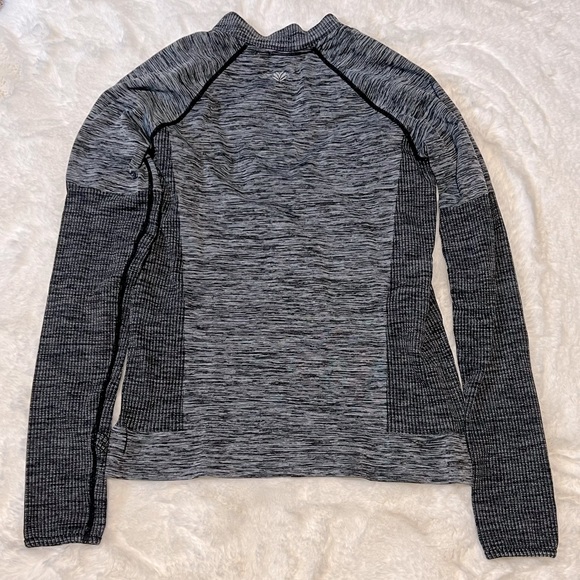 Forever 21 Long Sleeve Workout Top size M - Picture 2 of 4